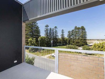 45 / 59 Breaksea Drive, North Coogee