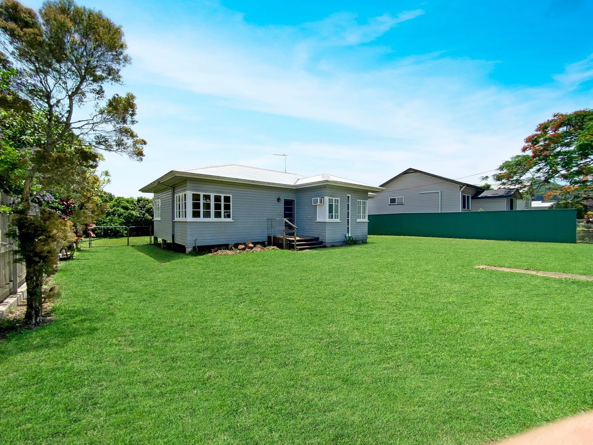 74 Planet Avenue, Atherton