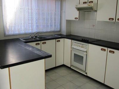 8 / 5 Commerce Drive, Warilla