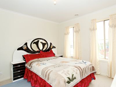 18 St James Wood Drive, Tarneit