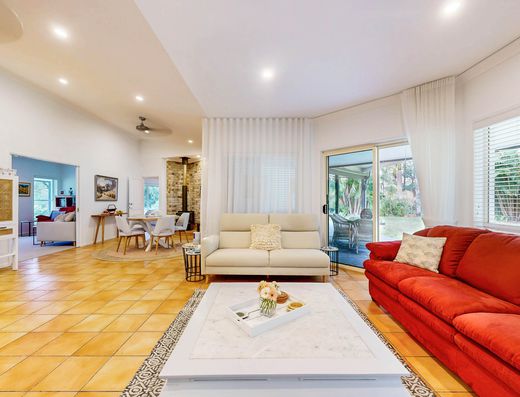 Elevated Privacy & Lifestyle on 2.5 Acres - Tinbeerwah's Hidden Gem image 11