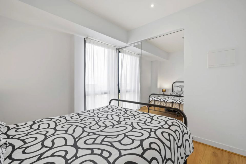 1324 / 572 St Kilda Road, Melbourne