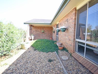2 / 5 Rothesay Court, Dubbo