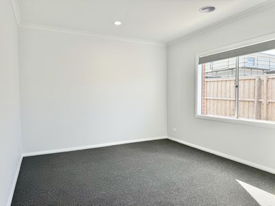 5 Minoa Road, Manor Lakes