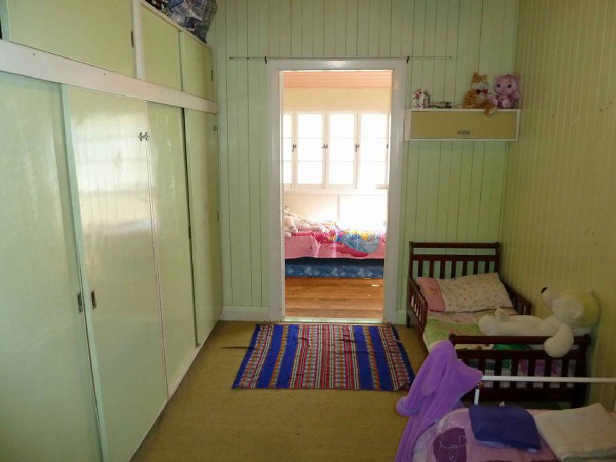 104 Robert Street, Atherton
