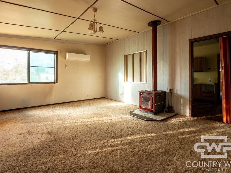 2733 Torrington Road, Torrington