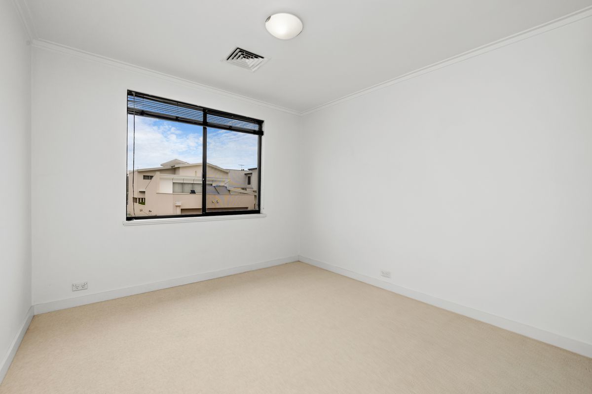 18 Lupin Hill Grove, Nedlands