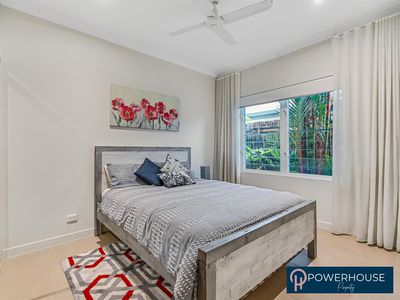 10 Castleton Entrance, Smithfield