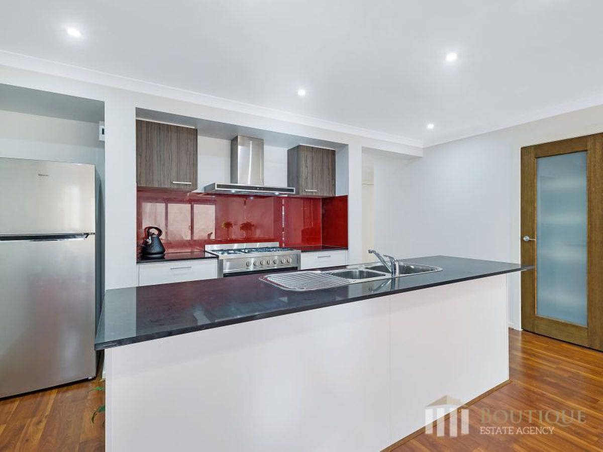 87 Lineham Drive, Cranbourne East