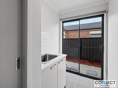 33 Burford Way, Cranbourne North