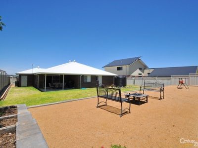 18 Champagne Drive, Dubbo