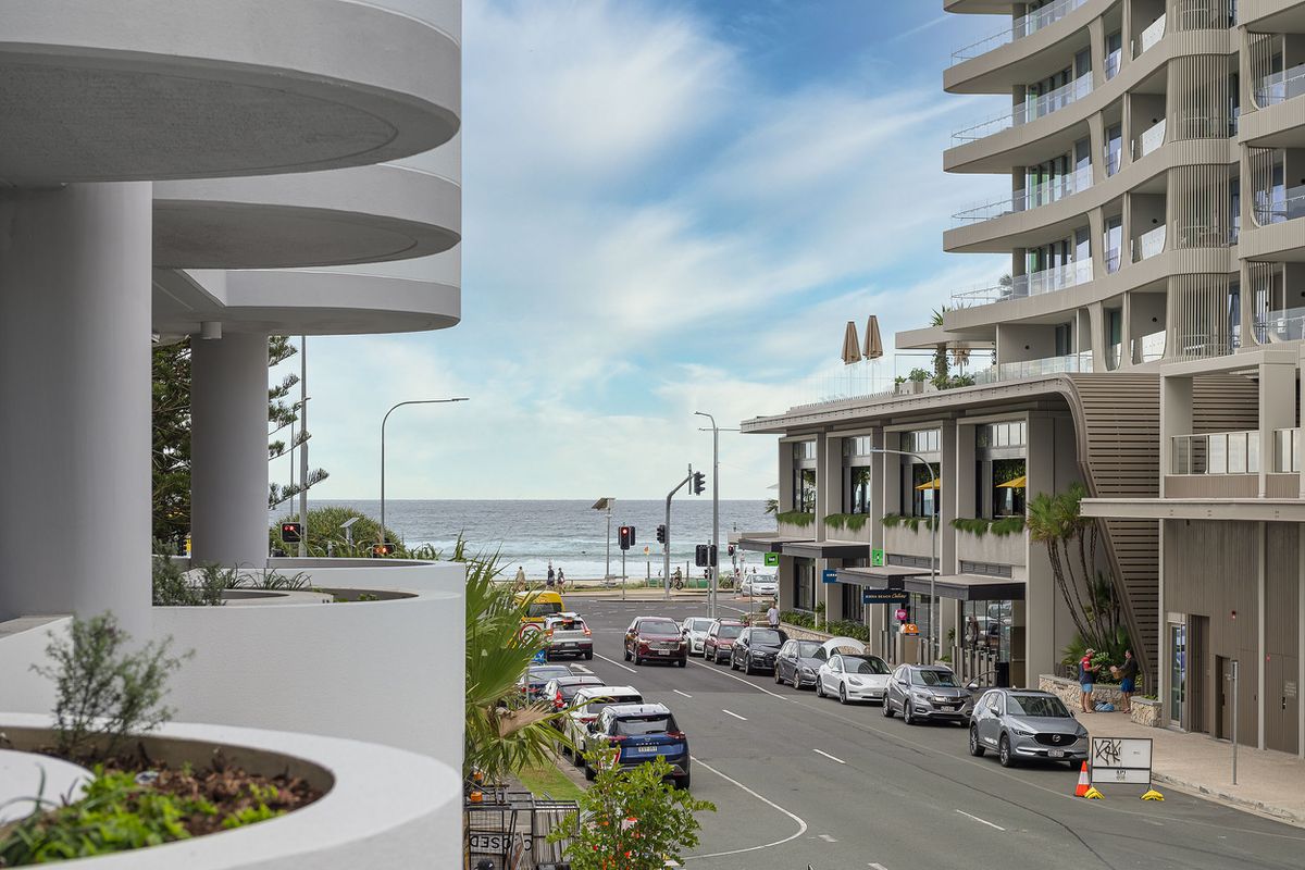 Brand new unit in the heart of Kirra - just moments to the beach! 