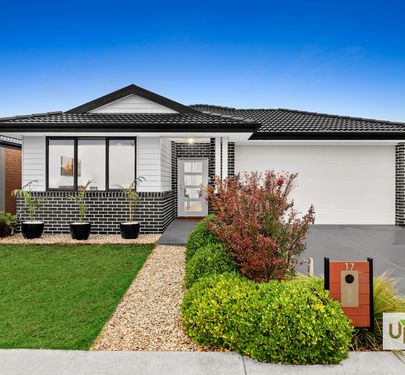 17 Gilcambon Way, Clyde North