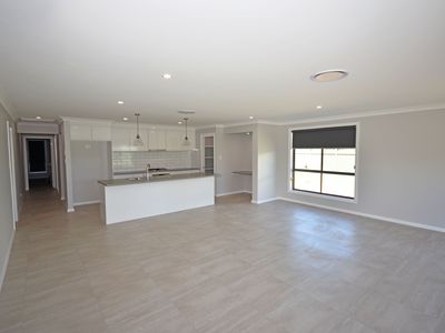7  Waterfall Crescent, Dubbo