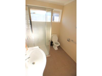 2 / 1 Holyrood Avenue, Newtown