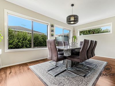 62 Como Parade, Clyde North
