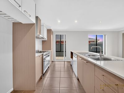 59 Kinglake Drive, Manor Lakes