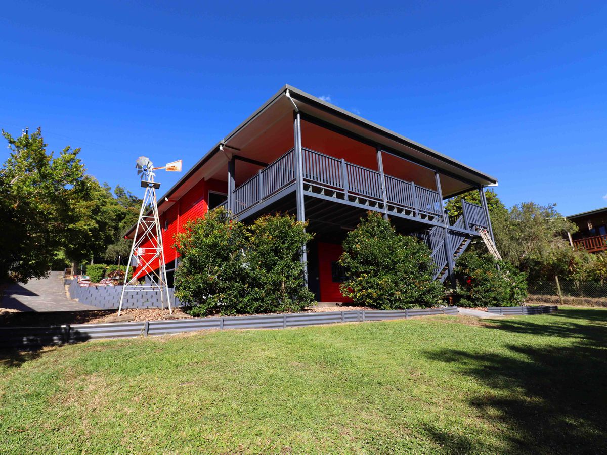 25 TWELFTH AVENUE, Atherton