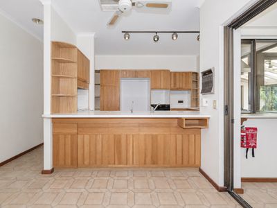 5 Lakeside Road, Churchlands