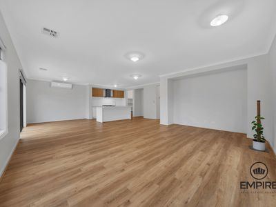 32 Theatre Circuit, Clyde North