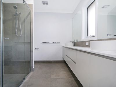 17 AXFORD BOULEVARD, Wodonga