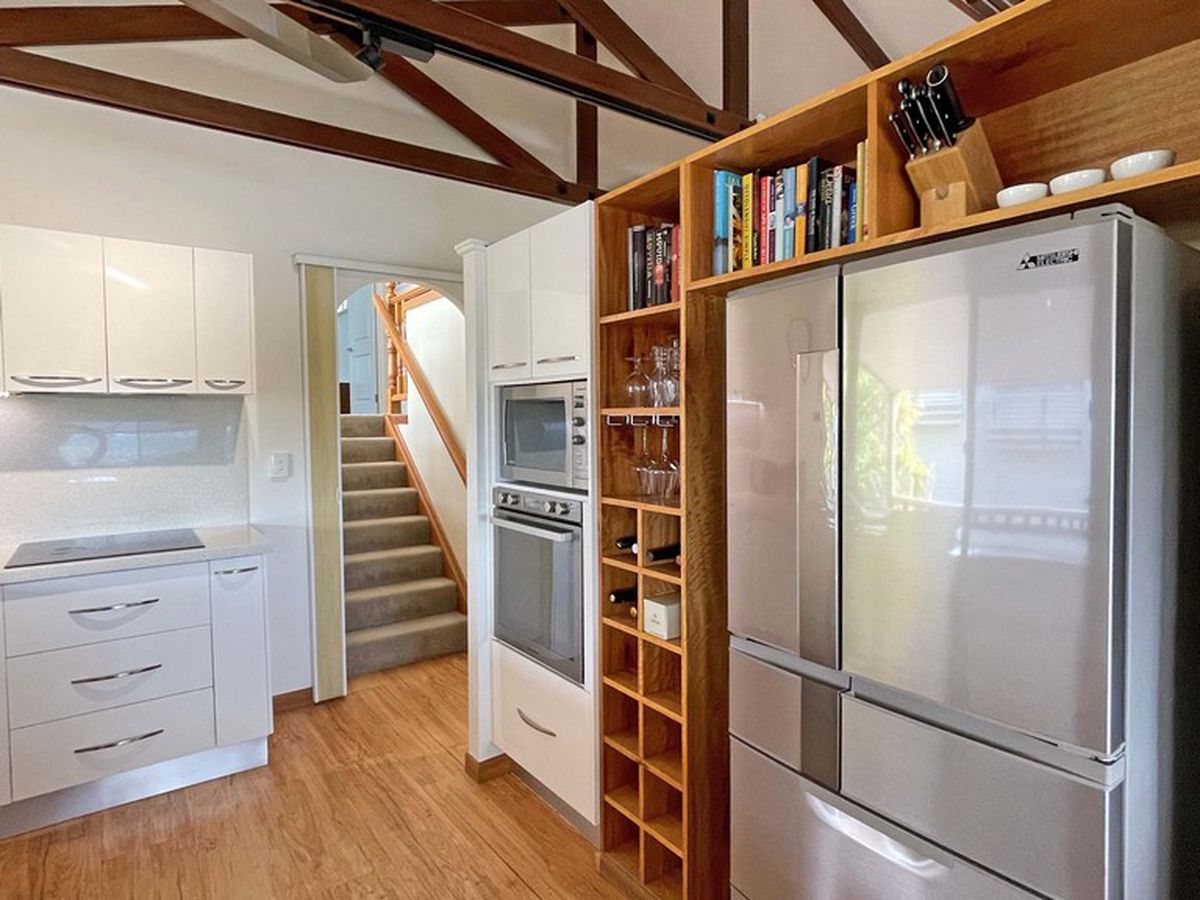 9 Tenth Avenue, Atherton