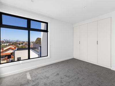2 / 12 Irvine Crescent, Brunswick West