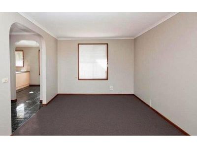 2 / 33 Parkview Close, Dandenong