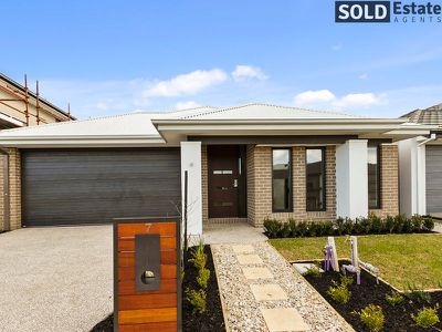 7 Destiny Drive, Cranbourne North