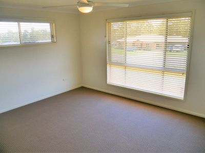 42-44 Premier Dve, Kingaroy