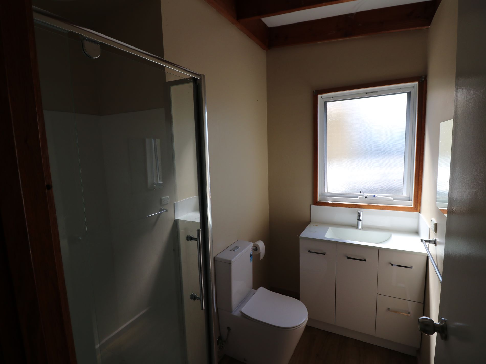 10 2- 6 Albert Street, Seymour