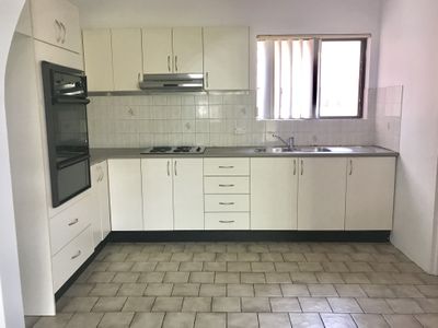 6/33 Queens Road, Westmead