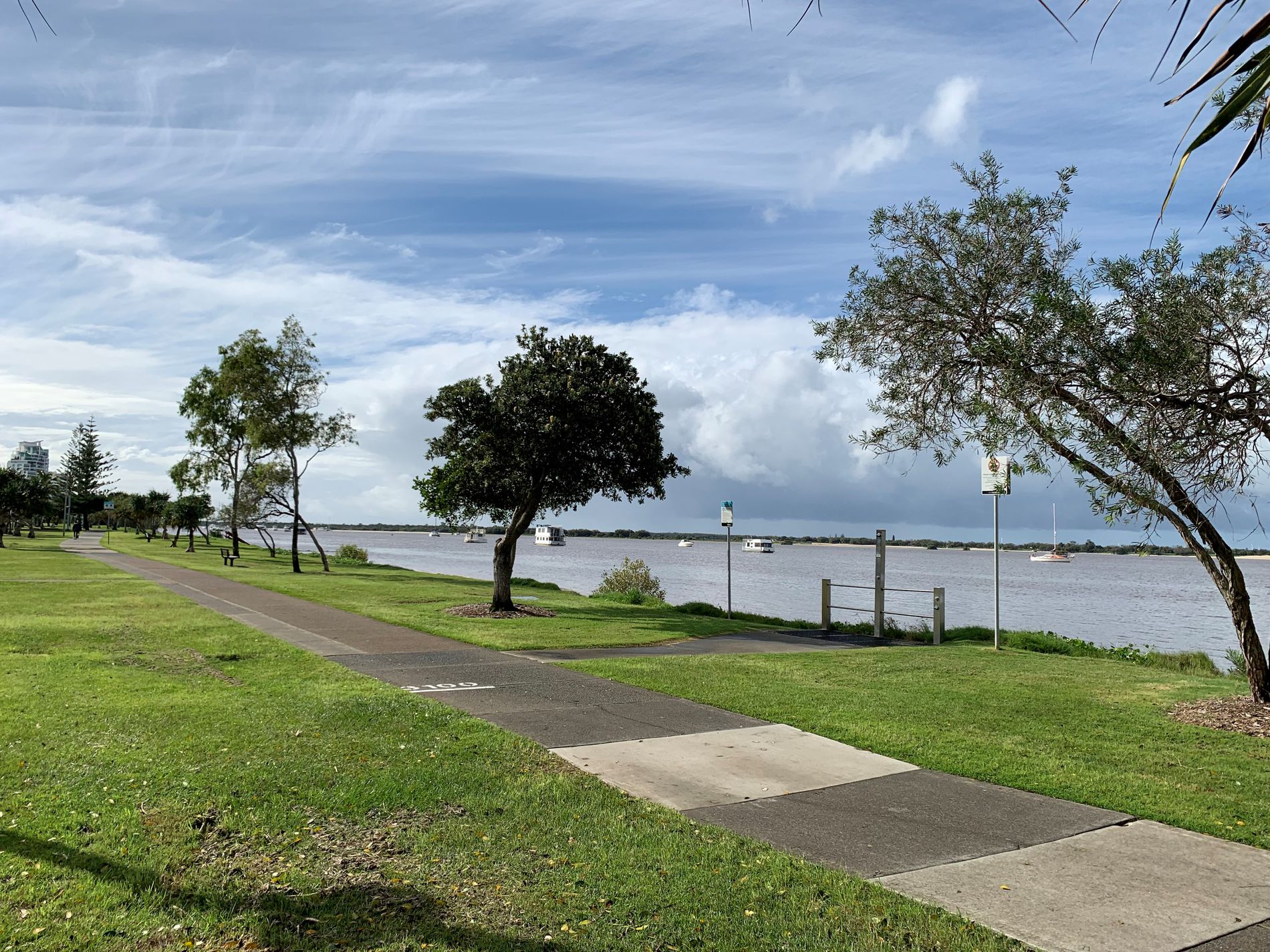 2 / 3 Robert Street, Labrador
