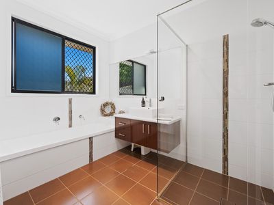 21 Chinaberry Crescent, Upper Coomera
