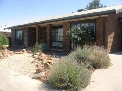 7 Henderson Avenue, Horsham