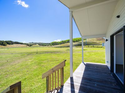 1514 Run Road, Tapora