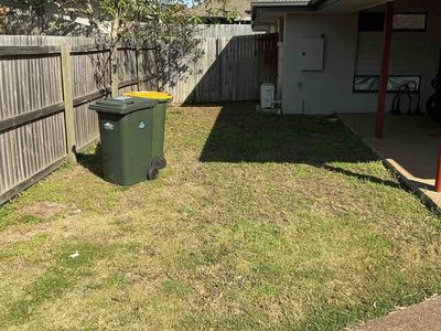 1 / 27 Sharp Crescent, Branyan