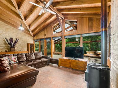 99 Quarter Sessions Road, Tongarra