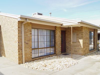 2 / 5 Pynsent Street, Horsham