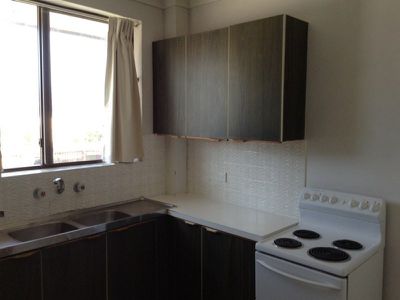 8 / 11 Peterborough Avenue, Lake Illawarra