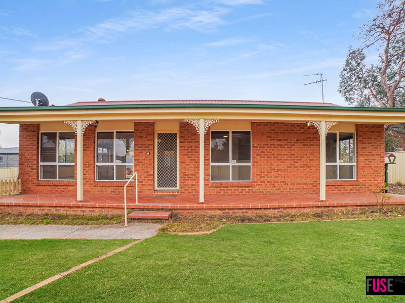 8 Hazel Street, Oaks Estate