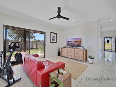 9 Sunset Avenue, Woodgate