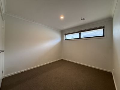 92 Treeve Parkway, Werribee
