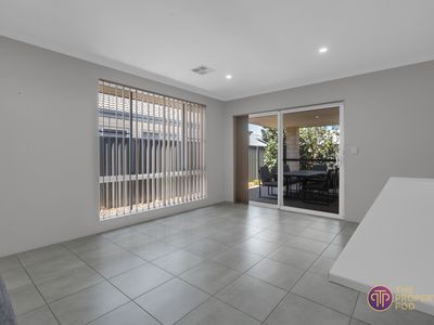 4 Sunstone Boulevard, Treeby