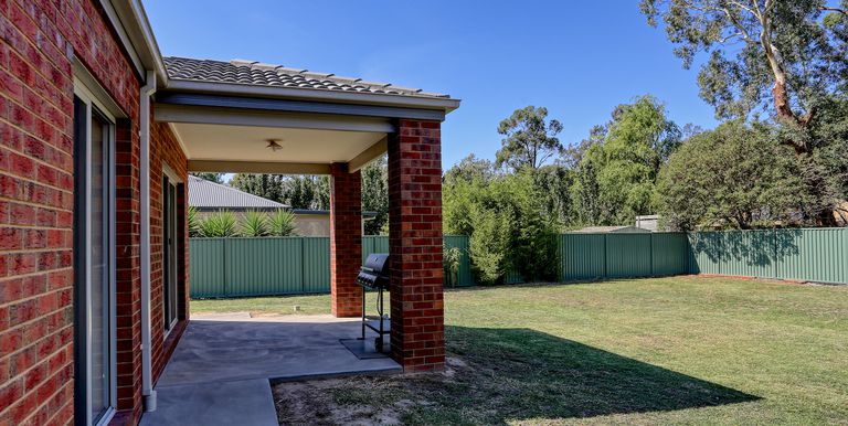 5 Lucy Court, Euroa