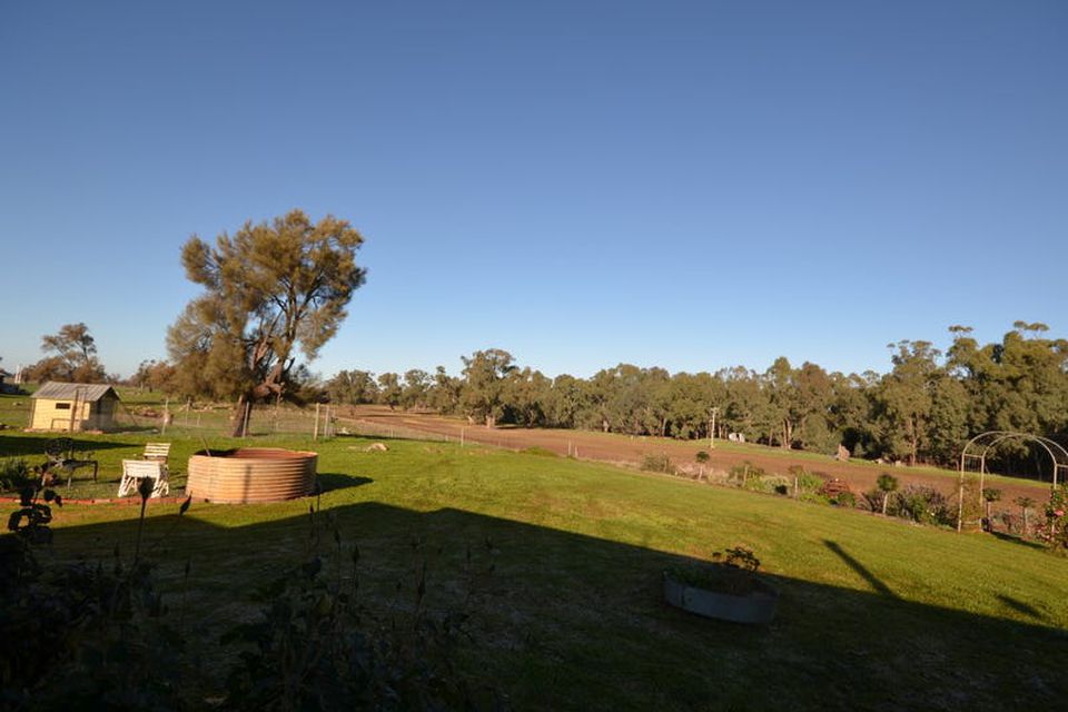 749 Burnewang Road, Elmore