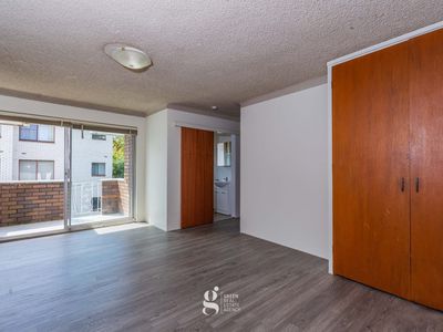 9 / 16 Meadow Crescent, Meadowbank