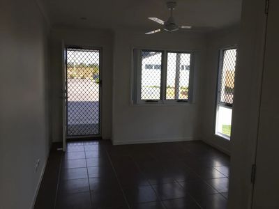 1 / 36 Marmoset Parade, Dakabin