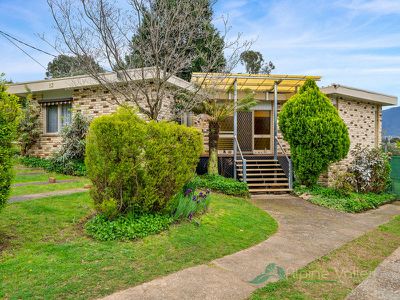 13 Coolumbooka Avenue, Tawonga South