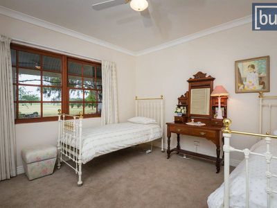 136 Sargeant Road, Table Top